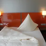 Iq-hotel 2*