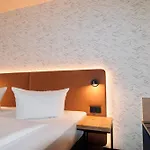 Iq-hotel 2*