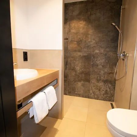 Iq-hotel Hotel 2*