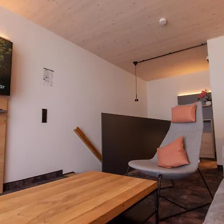 Iq-hotel 2*