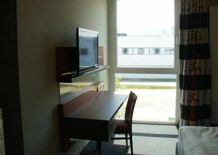 מלון Iq-hotel 2*