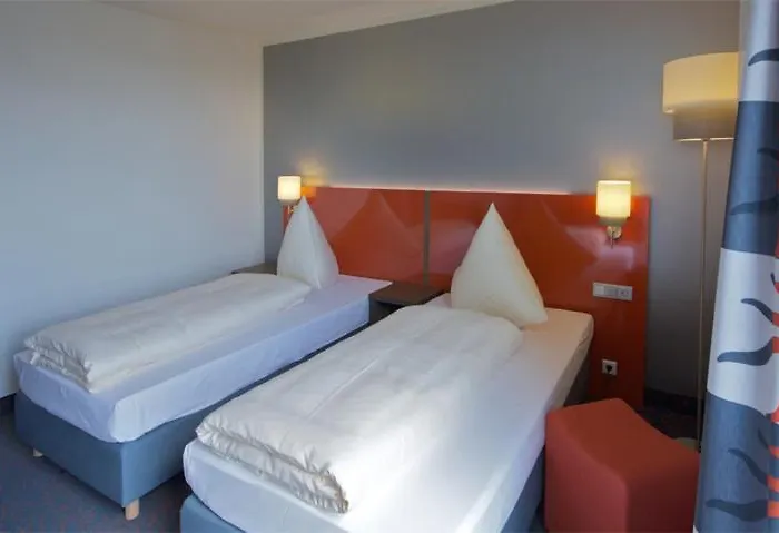 Iq-hotel 2* אולם