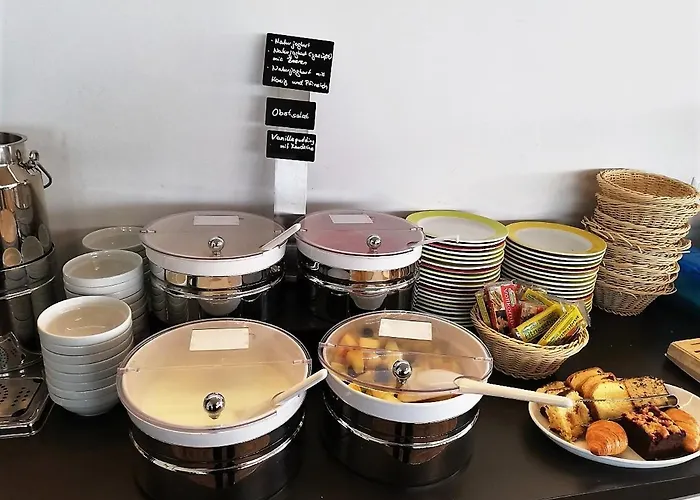 Iq-hotel 2* אולם